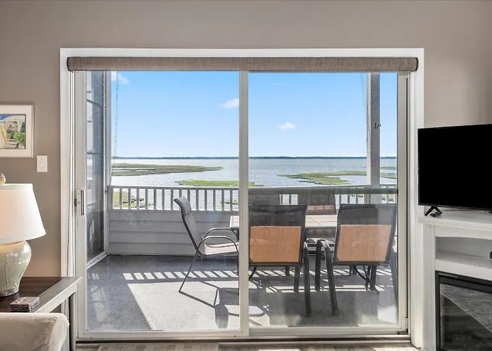 Ritz - Direct Bayfront Beautiful 2 Bedroom Holiday home