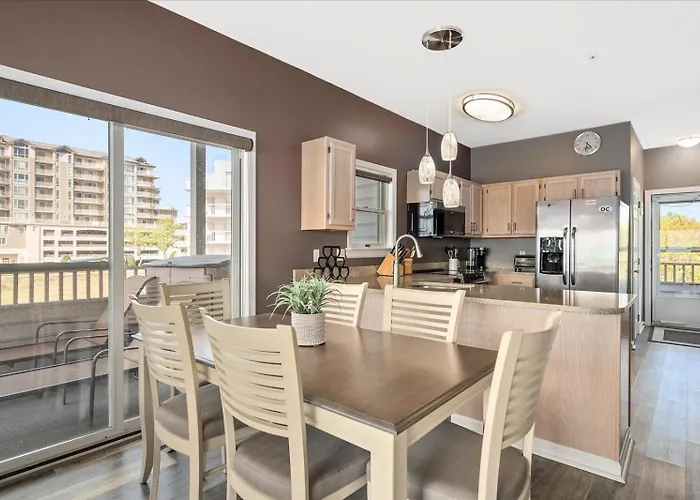 Ritz - Direct Bayfront Beautiful 2 Bedroom