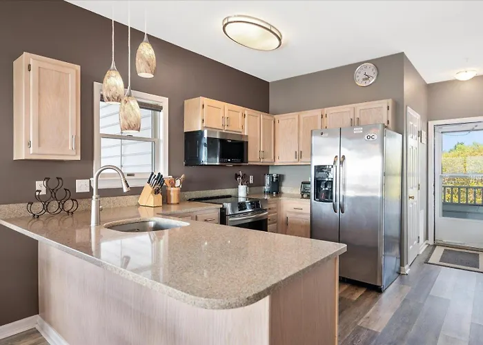 Ritz - Direct Bayfront Beautiful 2 Bedroom *