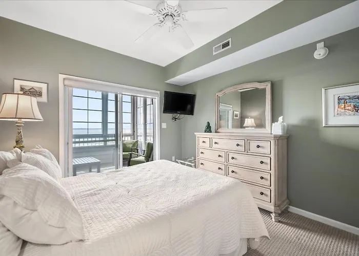 Ritz - Direct Bayfront Beautiful 2 Bedroom *
