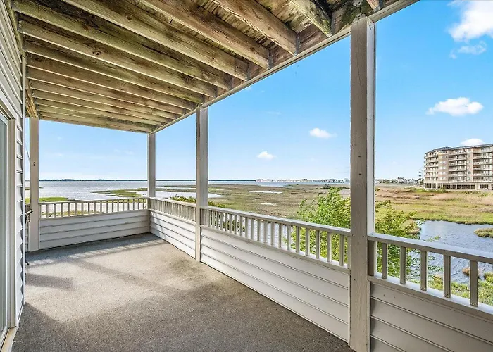 Ritz - Direct Bayfront Beautiful 2 Bedroom Holiday home