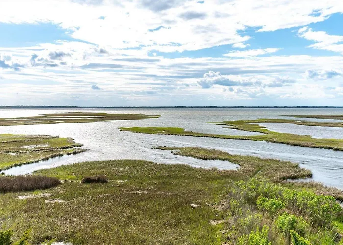 Ritz - Direct Bayfront Beautiful 2 Bedroom Holiday home *