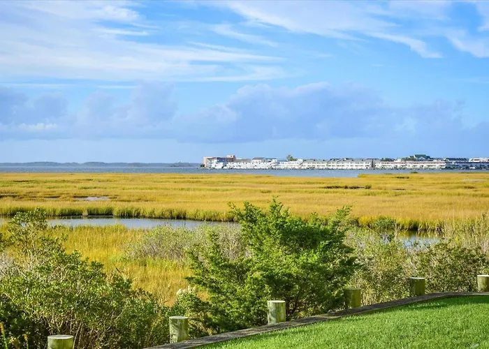 Ritz - Direct Bayfront Beautiful 2 Bedroom